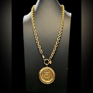 Chanel
Vintage '31 Rue Cambon' Pendant Necklace
